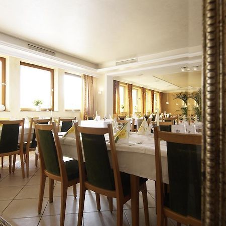 Hotel Regina Цирндорф Екстериор снимка