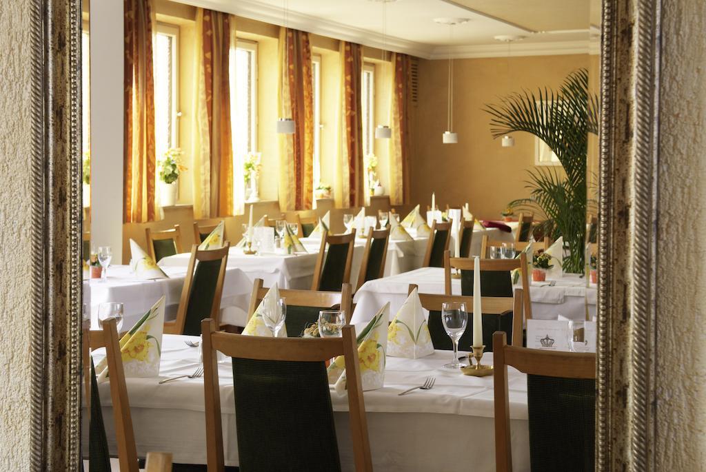 Hotel Regina Цирндорф Екстериор снимка