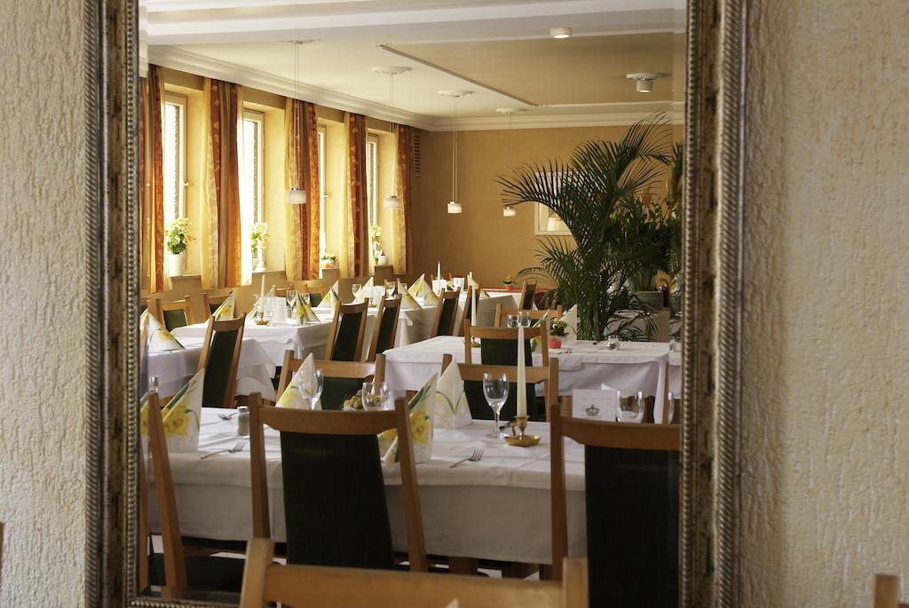 Hotel Regina Цирндорф Екстериор снимка