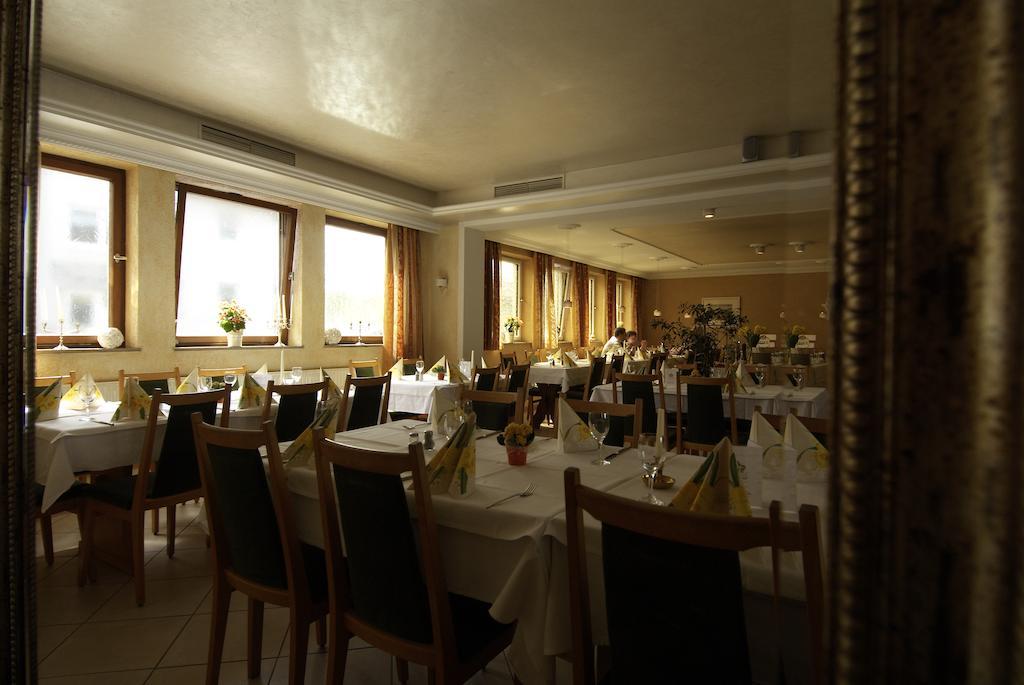 Hotel Regina Цирндорф Екстериор снимка