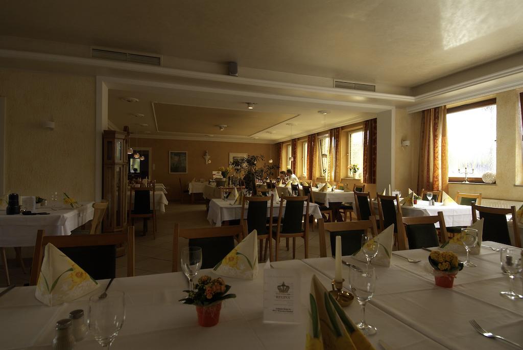 Hotel Regina Цирндорф Екстериор снимка