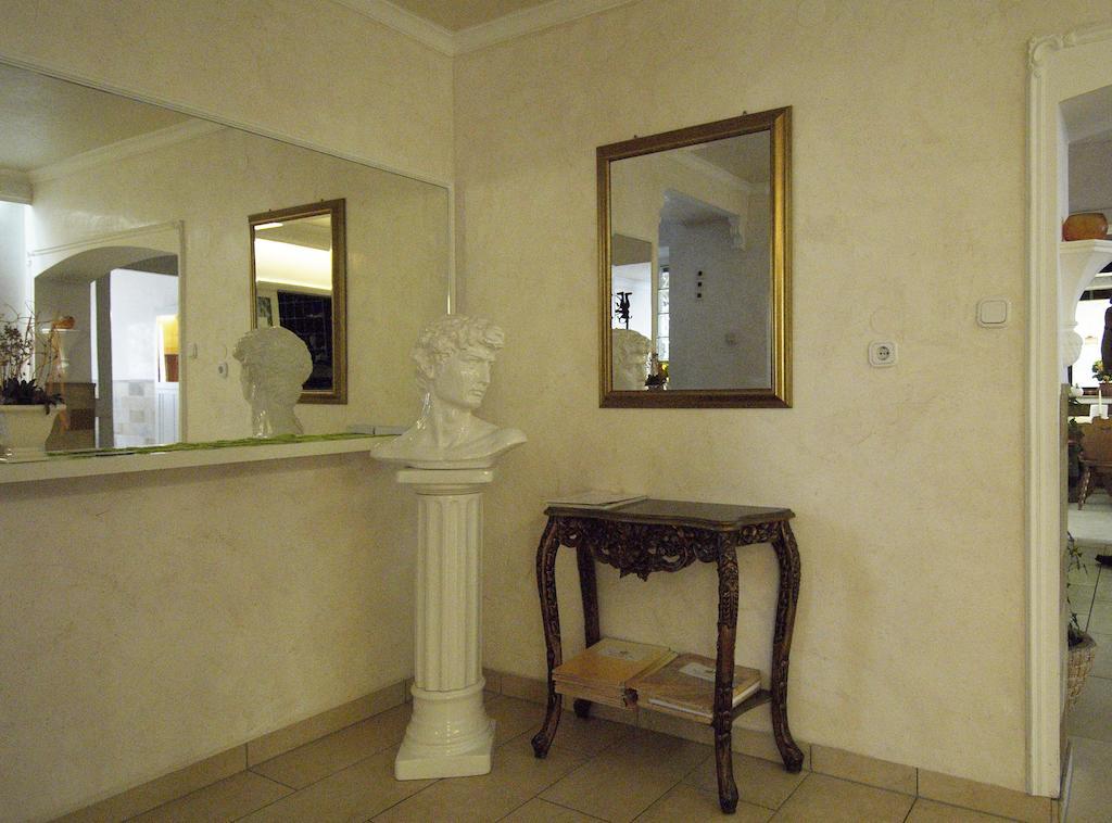 Hotel Regina Цирндорф Екстериор снимка